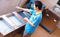 Ultrasonic cleaning equipment
